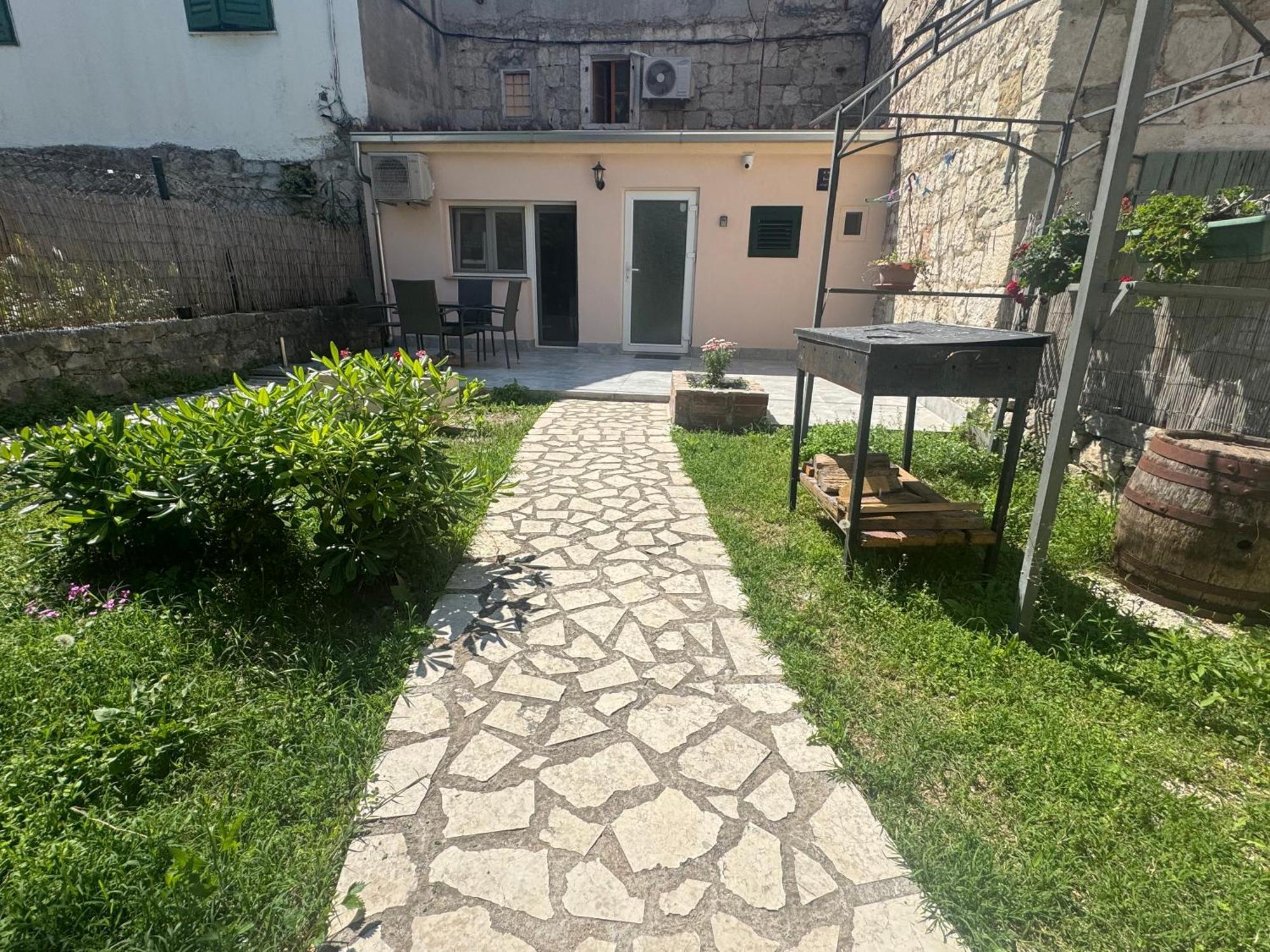 Dalmata Garden Apartment *